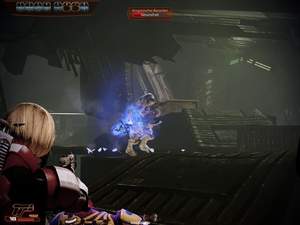 Mass Effect 2 : Wenn Sie im Eingangsbereich warten, tröpfeln an dieser Stelle die Kroganer vereinzelt nach und nach ein.